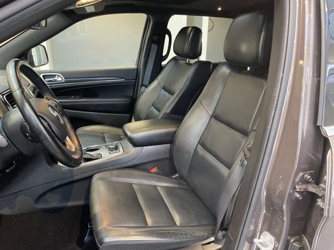 Used 2020 Jeep Grand Cherokee Limited AWD/4WD image 18