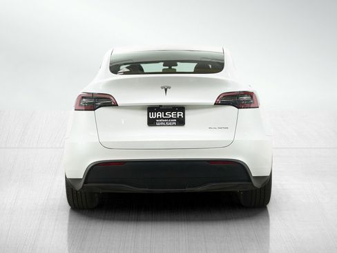 Used 2023 Tesla Model Y Long Range AWD/4WD image 4
