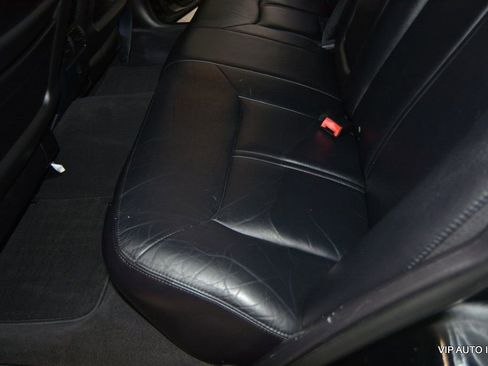 Used 2005 Lincoln Town Car Signature Limited image 27