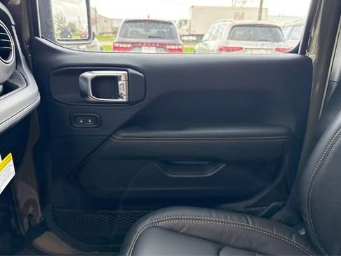 New 2025 Jeep Wrangler Unlimited Rubicon 392 image 21