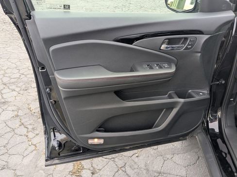 Certified 2025 Honda Ridgeline Black Edition image 14