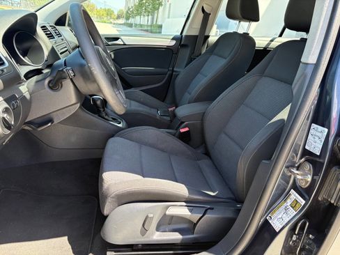 Used 2013 Volkswagen Golf 4-Door FWD image 14