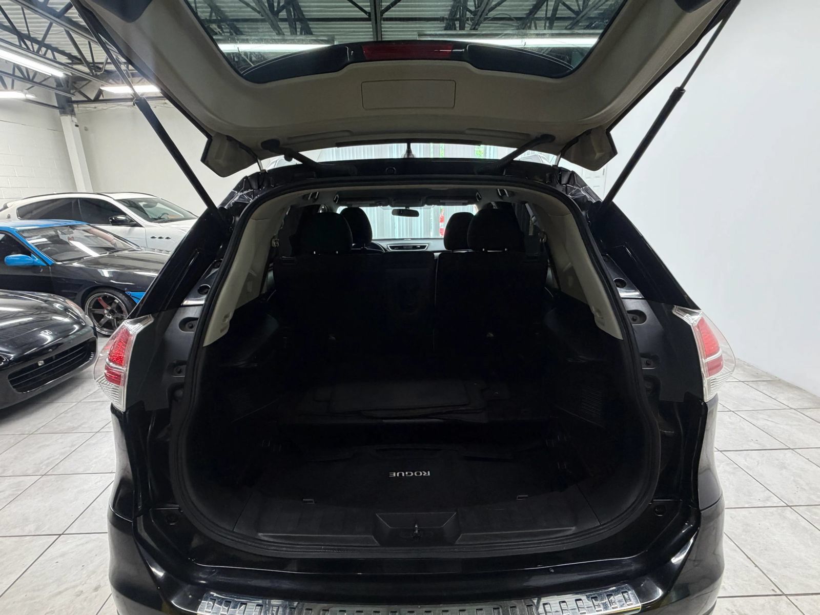 Used 2016 Nissan Rogue SV AWD/4WD image 17