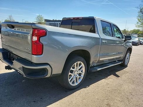 Used 2023 Chevrolet Silverado 1500 High Country w/ Technology Package image 2