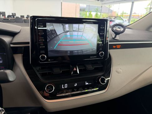 Used 2021 Toyota Corolla LE FWD image 13