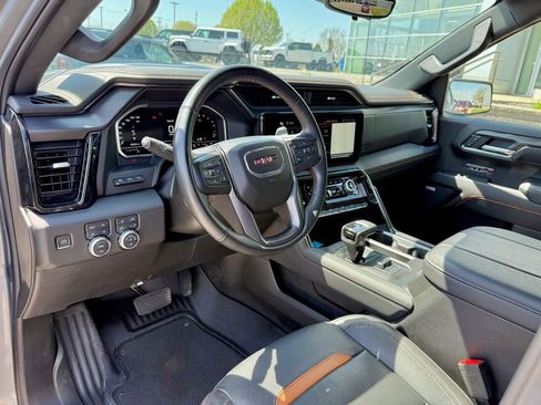 Used 2024 GMC Sierra 1500 AT4 w/ Technology Package AWD/4WD image 9