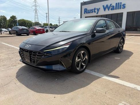 Used 2023 Hyundai Elantra Limited FWD image 2