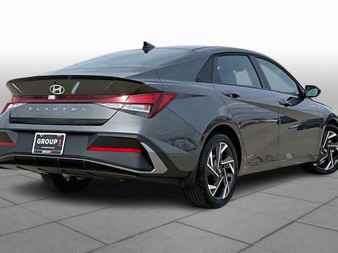 Certified 2025 Hyundai Elantra Sport image 12