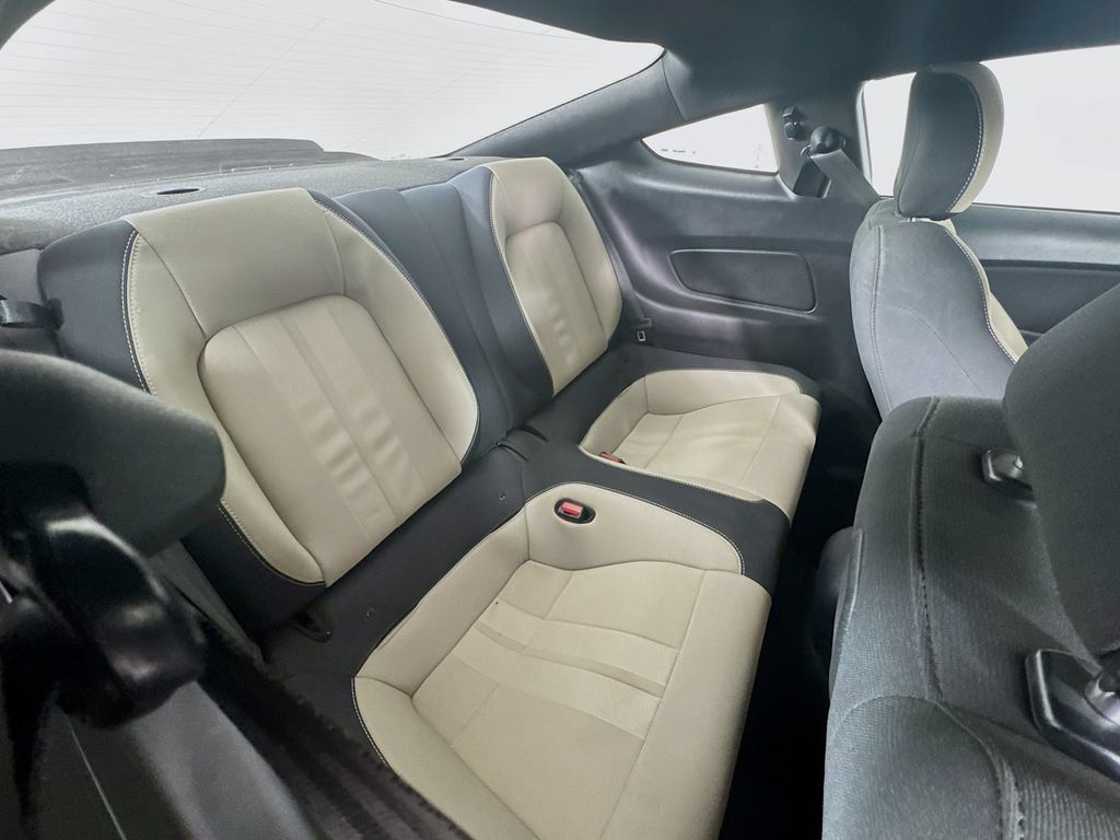 Used 2022 Ford Mustang Coupe RWD image 25