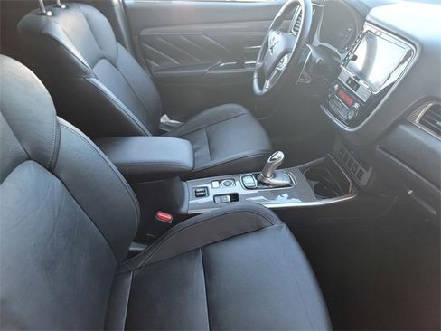 Used 2019 Mitsubishi Outlander 4WD Plug-In Hybrid image 16