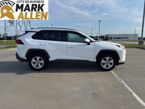 Used 2021 Toyota RAV4 XLE FWD image 6