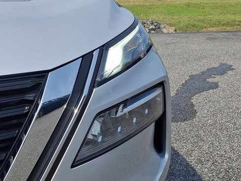 Used 2023 Nissan Rogue SV AWD/4WD image 9