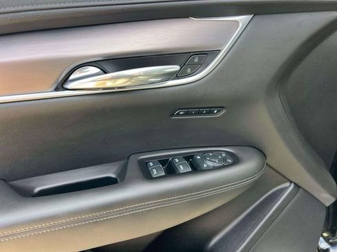 Used 2025 Cadillac XT6 Luxury FWD image 18