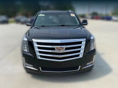 Used 2015 Cadillac Escalade Luxury image 2