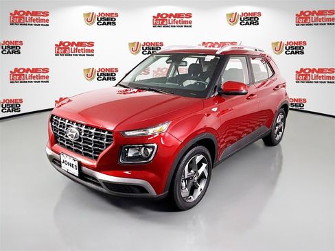 Used 2025 Hyundai Venue SEL image 12