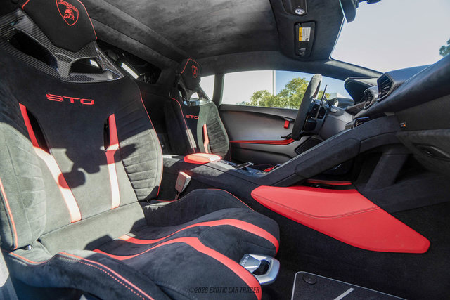 Used 2021 Lamborghini Huracan STO RWD image 34