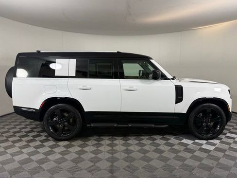 New 2026 Land Rover Defender 130 X-Dynamic SE image 9