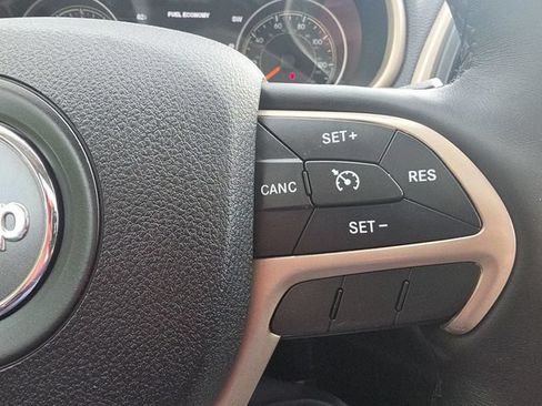 Used 2015 Jeep Cherokee Limited w/ Luxury Group AWD/4WD image 34