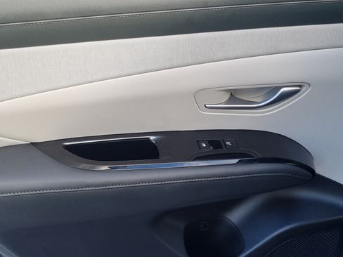 Used 2025 Hyundai Tucson Limited FWD image 16