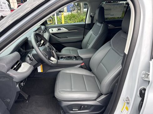 New 2026 Ford Explorer Active w/ Active Comfort Package RWD image 22