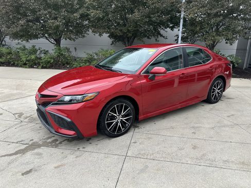 Used 2023 Toyota Camry SE w/ Protection Package (Q2) (TMS) FWD image 3
