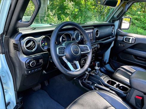 Used 2023 Jeep Wrangler Unlimited Sahara AWD/4WD image 8