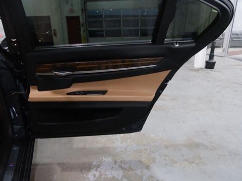 Used 2015 BMW 750Li xDrive AWD/4WD image 27