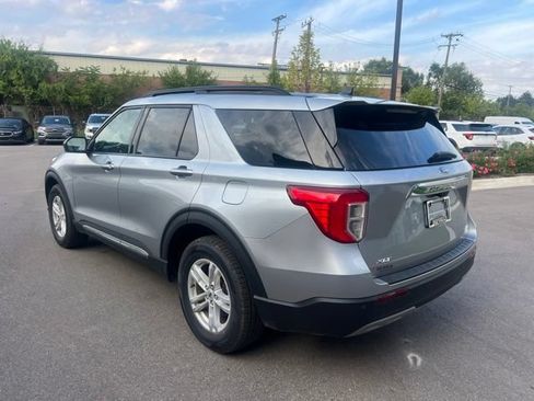 Used 2023 Ford Explorer XLT w/ Equipment Group 202A AWD/4WD image 7