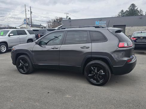 Used 2021 Jeep Cherokee Latitude Plus image 4