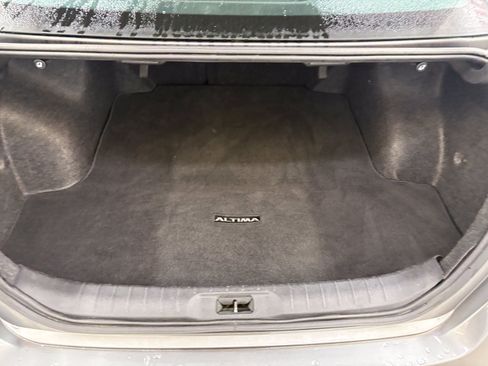 Used 2024 Nissan Altima 2.5 SV FWD image 9