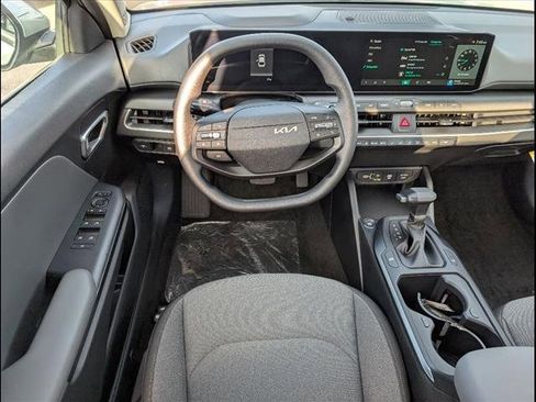 New 2025 Kia K4 LXS image 6