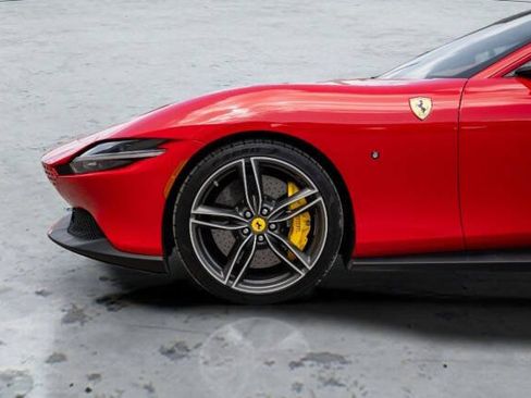 Used 2022 Ferrari Roma RWD image 8
