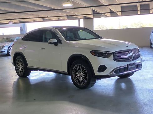 Used 2024 Mercedes-Benz GLC 300 4MATIC image 3