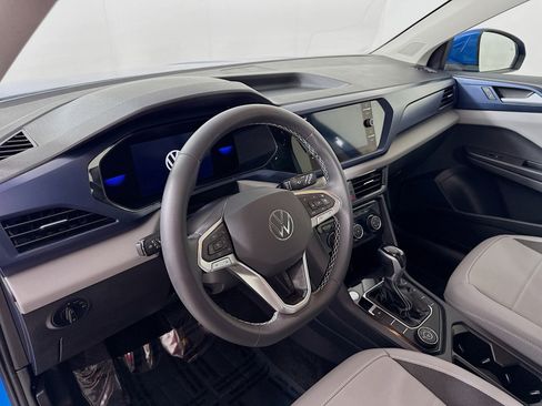 Certified 2023 Volkswagen Taos SE image 4