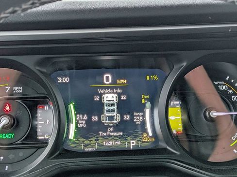 Used 2025 Jeep Wrangler Unlimited Sahara AWD/4WD image 14