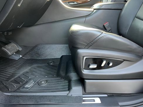 Used 2020 Cadillac Escalade ESV Premium Luxury image 34