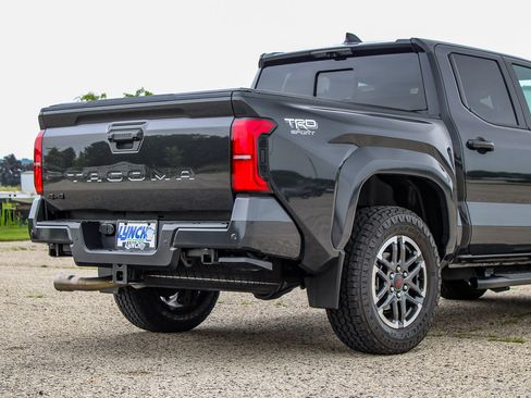 Used 2024 Toyota Tacoma TRD Sport w/ TRD Sport Premium Package AWD/4WD image 22