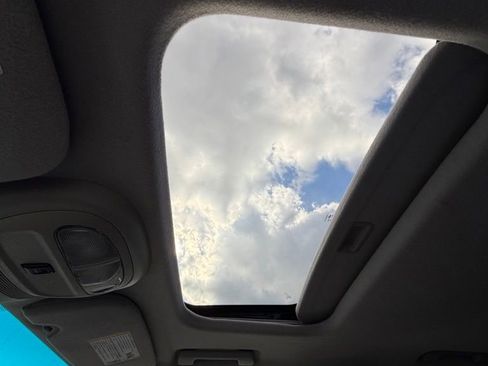 Used 2007 GMC Envoy Denali image 24