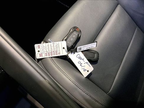 Used 2025 Porsche Macan 4 Electric image 16