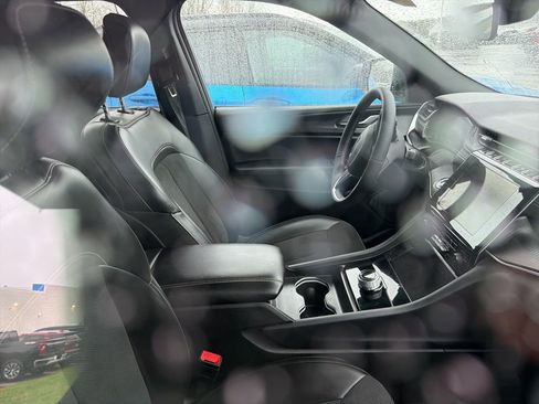 Used 2025 Jeep Grand Cherokee L Altitude image 4