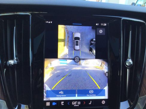 Certified 2025 Volvo V60 B5 Cross Country Plus image 25