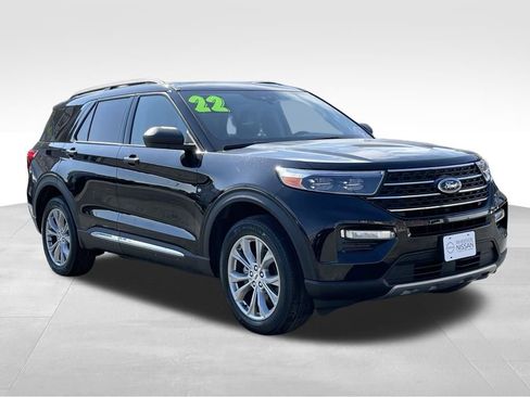 Used 2022 Ford Explorer XLT w/ Equipment Group 202A image 3