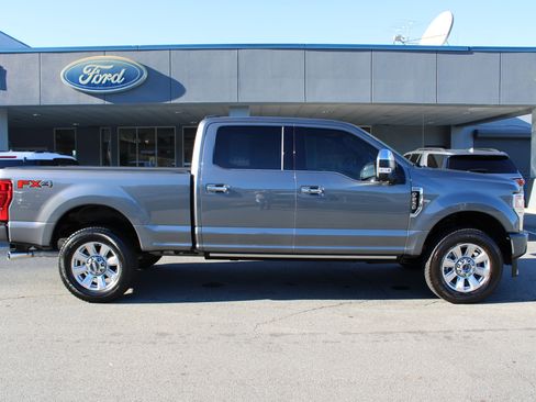 Used 2022 Ford F250 Platinum w/ FX4 Off-Road Package image 2