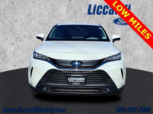 Used 2021 Toyota Venza LE w/ Carpet Mat Package (TMS) image 2