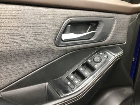 Used 2023 Nissan Rogue SV FWD image 7