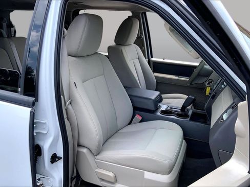 Used 2014 Ford Expedition XLT RWD image 9