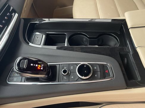 Used 2024 Cadillac Escalade ESV Premium Luxury image 32