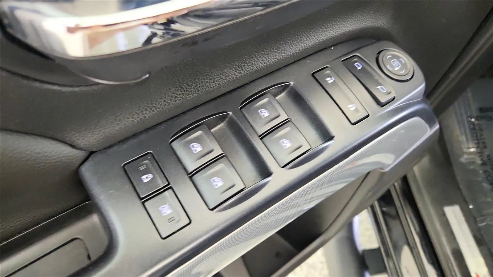 Used 2017 Chevrolet Silverado 1500 LT w/ Midnight Edition AWD/4WD image 23