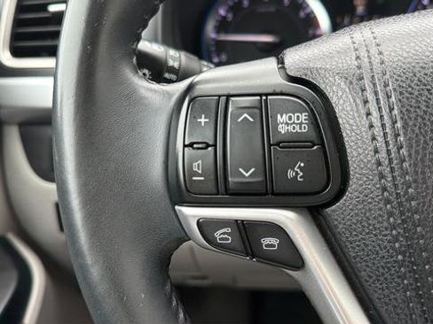 Used 2015 Toyota Highlander Limited w/ Driver Technology Package AWD/4WD image 17
