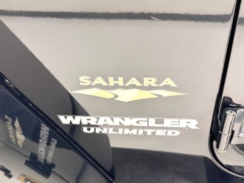 Used 2012 Jeep Wrangler Unlimited Sahara w/ Connectivity Group AWD/4WD image 11